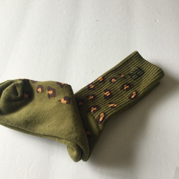 R13 LEOPARD JACQUARD PRINT CREW SOCKS OLIVE OS NWOT - Picture 4 of 8
